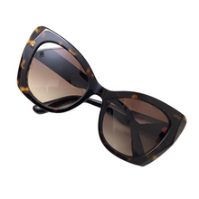 Carica l'immagine nel visualizzatore di Gallery, Occhiale da sole Dolce &amp; Gabbana 4405
